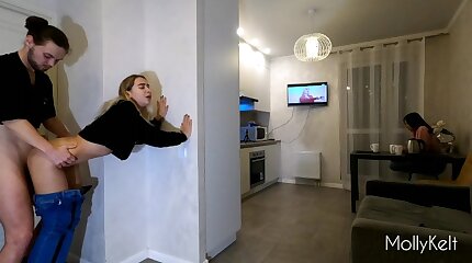 Похотливая подруга поимел мужа лучшей подругу у неё в гостях