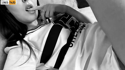 Братец утешил сводную сестру языком и членом