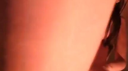 После пары рюмок оргия студентов на даче пошла веселей