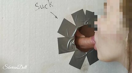 Минет за тысячу рублей сделала студентка в туалете незнакомцу