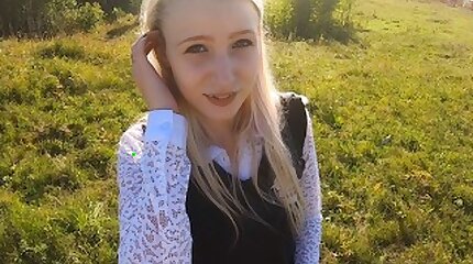Снял студентку по пути с домой и выебал в ближайших кустах